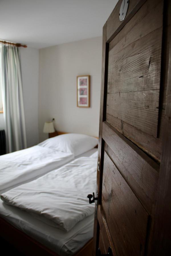 Hotel Schildwirtschaft Zum Rothen Ochsen à Laupheim Extérieur photo