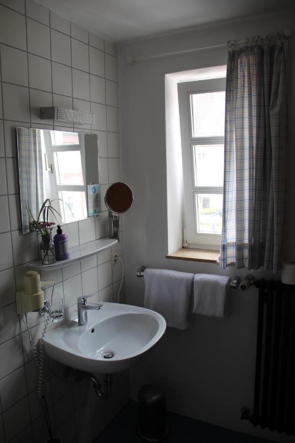 Hotel Schildwirtschaft Zum Rothen Ochsen à Laupheim Extérieur photo