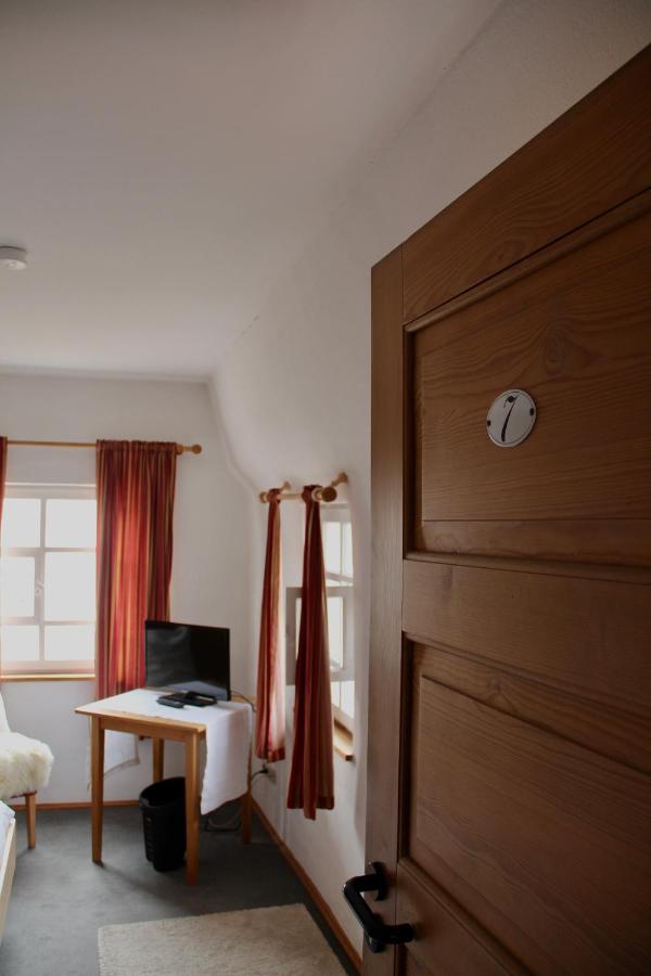Hotel Schildwirtschaft Zum Rothen Ochsen à Laupheim Extérieur photo