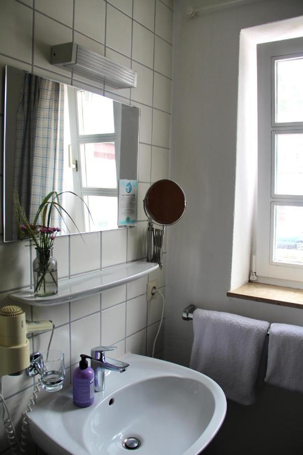Hotel Schildwirtschaft Zum Rothen Ochsen à Laupheim Extérieur photo