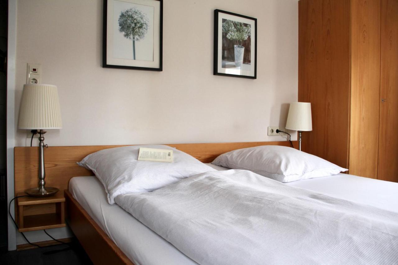 Hotel Schildwirtschaft Zum Rothen Ochsen à Laupheim Extérieur photo