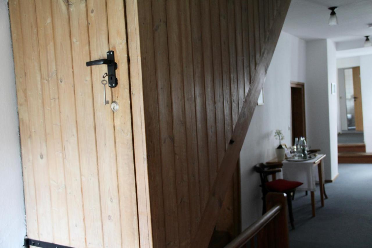 Hotel Schildwirtschaft Zum Rothen Ochsen à Laupheim Extérieur photo