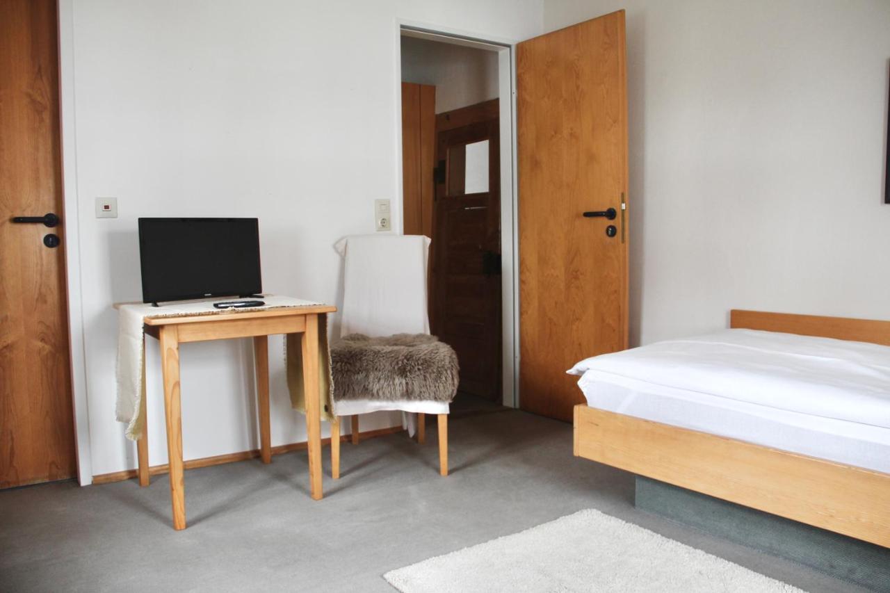 Hotel Schildwirtschaft Zum Rothen Ochsen à Laupheim Extérieur photo