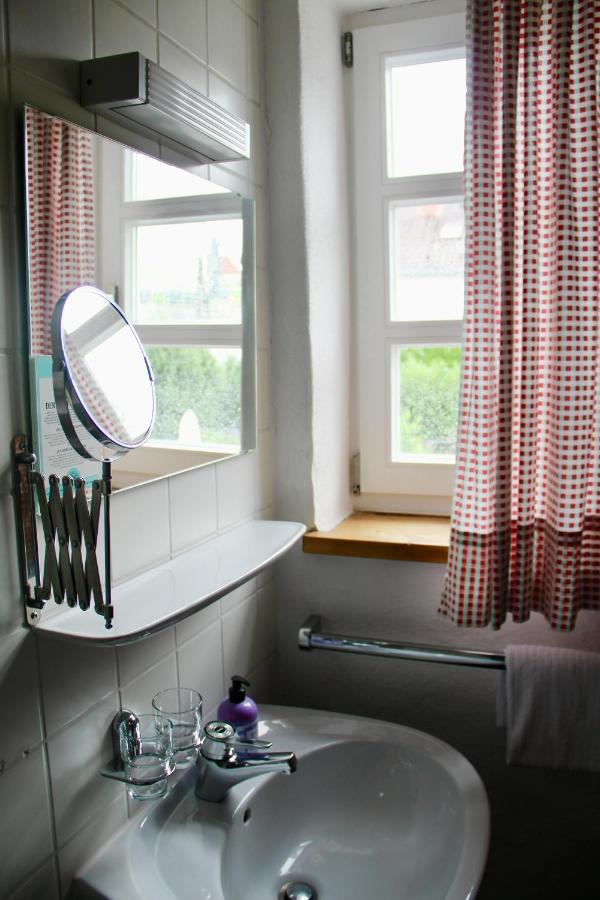 Hotel Schildwirtschaft Zum Rothen Ochsen à Laupheim Extérieur photo