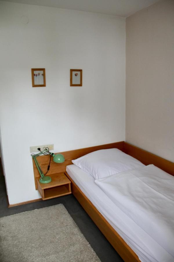 Hotel Schildwirtschaft Zum Rothen Ochsen à Laupheim Extérieur photo