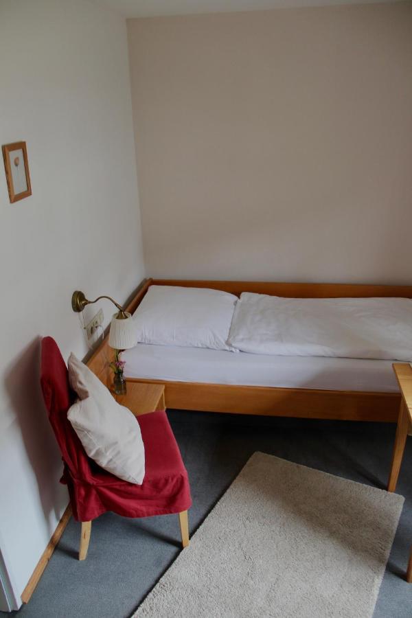Hotel Schildwirtschaft Zum Rothen Ochsen à Laupheim Extérieur photo