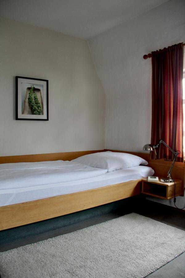 Hotel Schildwirtschaft Zum Rothen Ochsen à Laupheim Extérieur photo