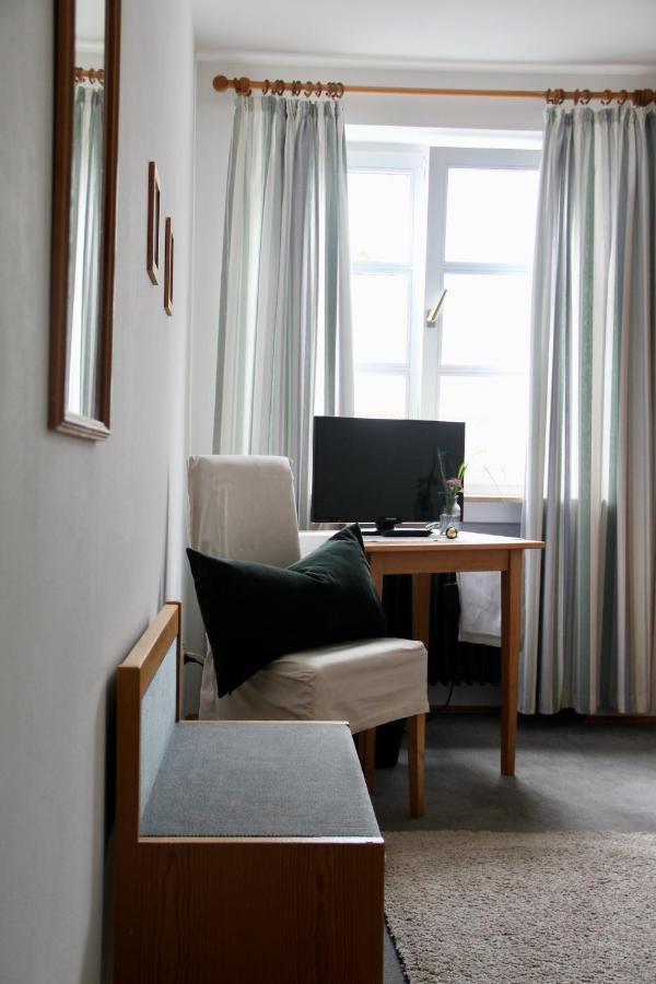Hotel Schildwirtschaft Zum Rothen Ochsen à Laupheim Extérieur photo